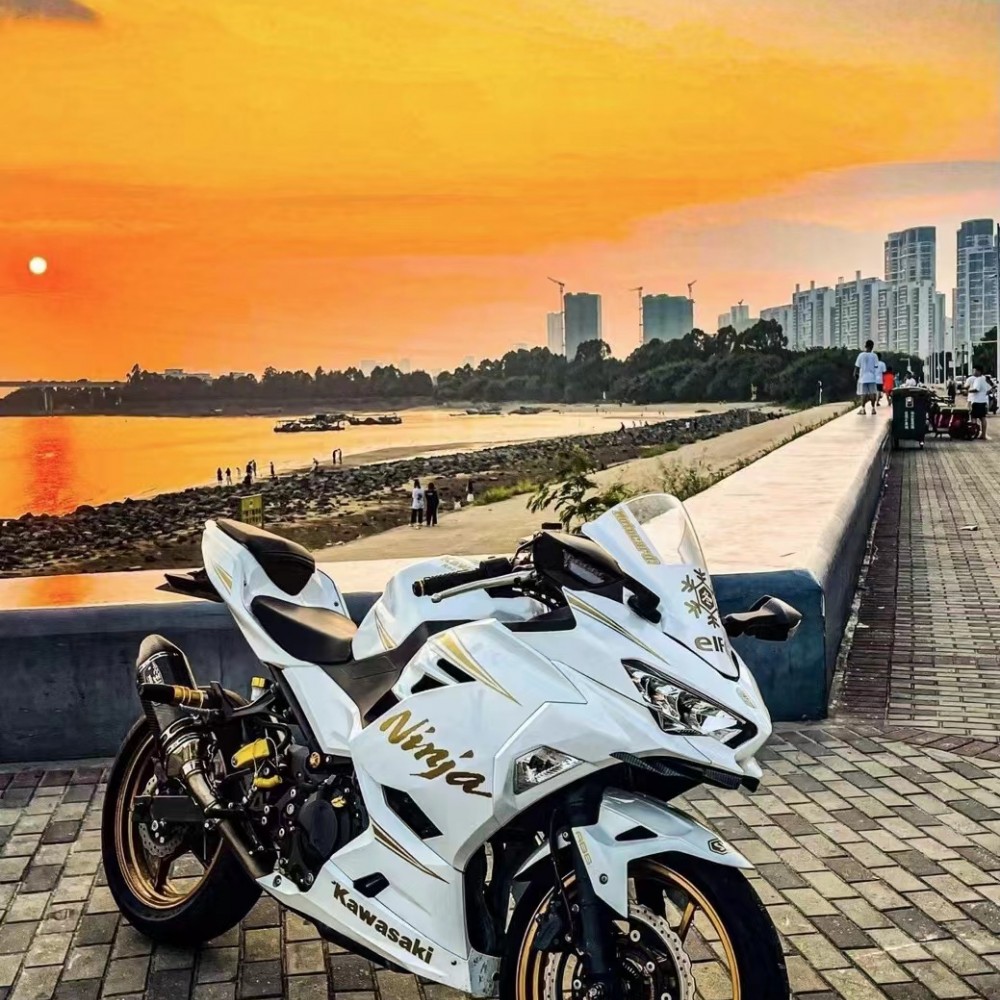 SAMURAI BLUE 2006 フレーム付きユニフォームピンバッジ(非売品) サムライブルー ピンバッジ 歴代ユニフォーム｜トレファクONLINE